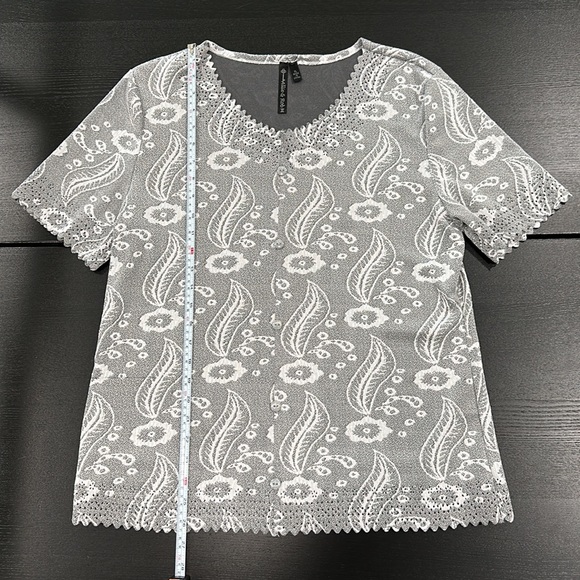 Allie & Rob Grey and Silver Lace Style Faux Button Top - XL - Picture 6 of 11